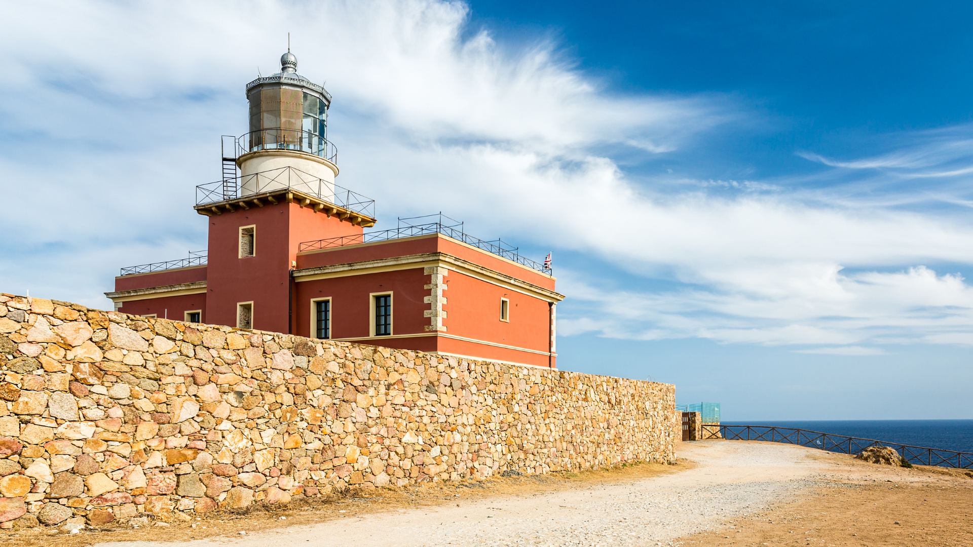 Faro di Capo Spartivento, tra i più belli della Sardegna