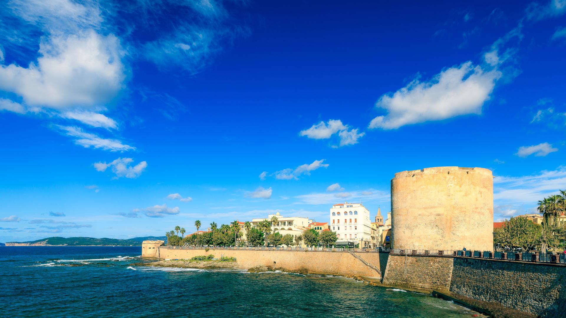 Castelli in Sardegna: vista sul castello di Alghero