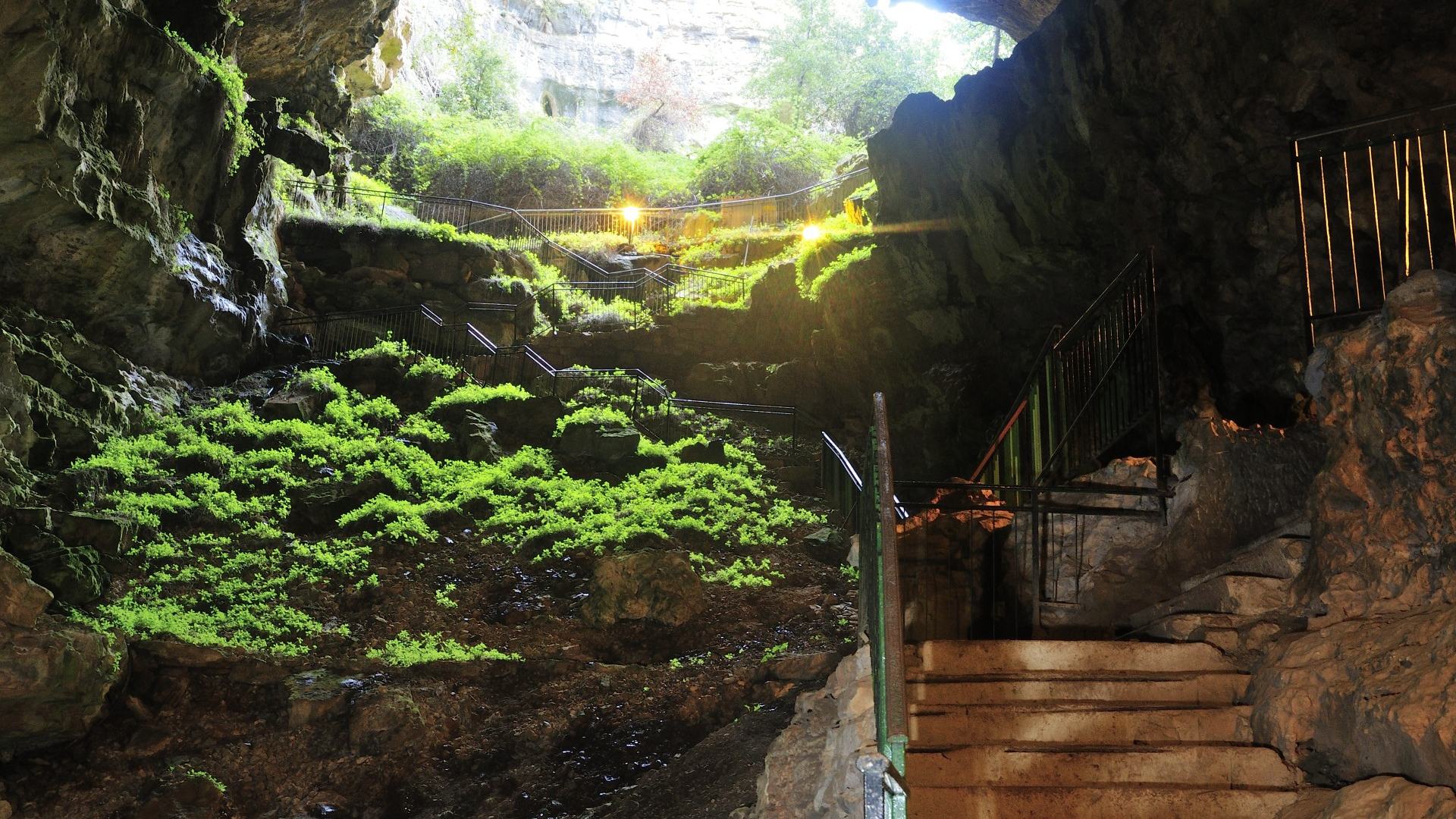 Grotte in Sardegna: ingresso della Grotta Su Marmuri