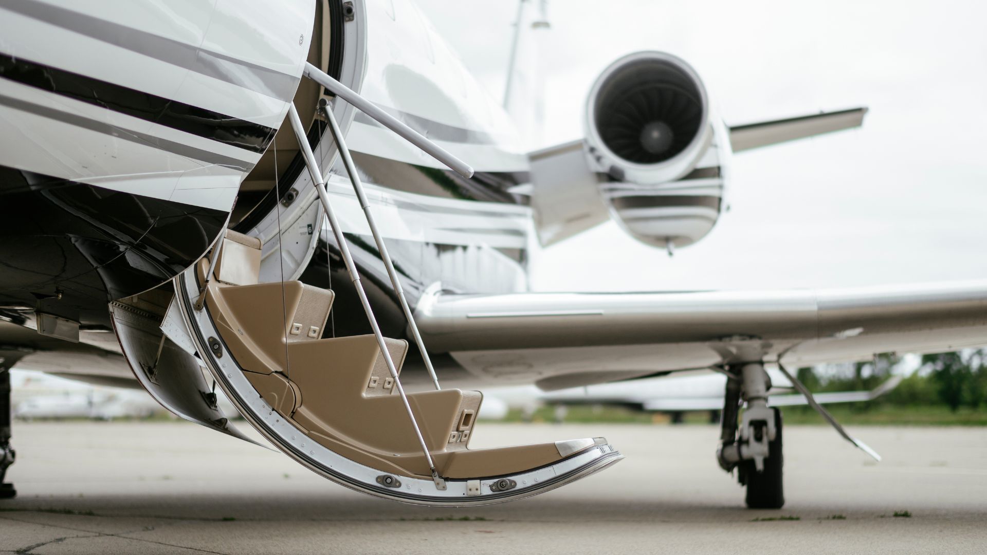 Scalette ingresso jet privato