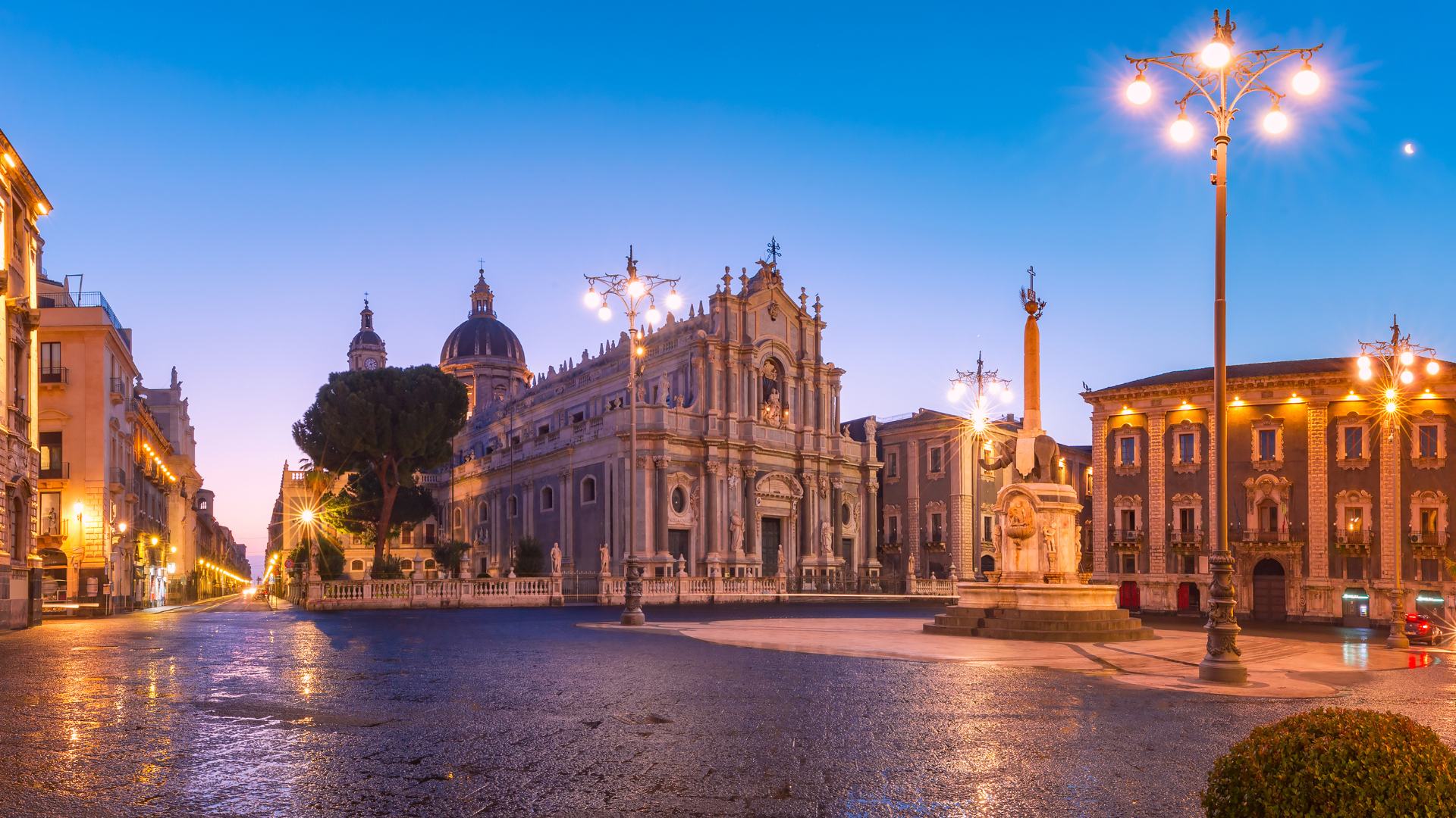 Piazza di Catania durante la notte