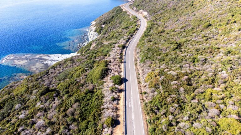 On the road in Sardegna tra le strade sul mare