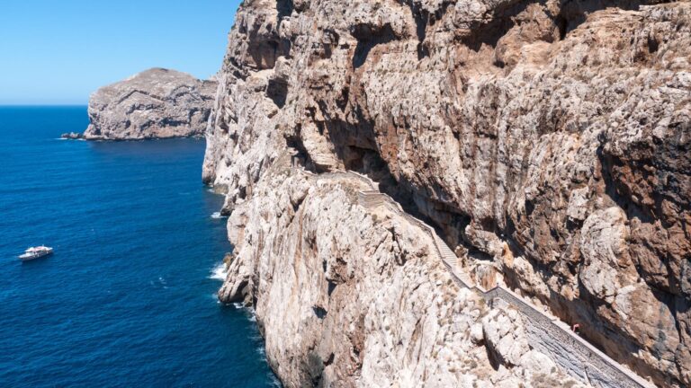 Scalinata delle grotte di Nettuno